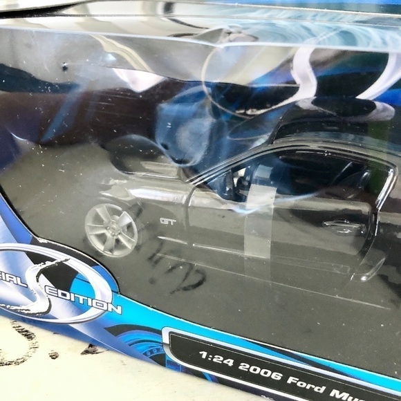 Ford Mustang, GT, 2006, Maisto, Model, Die Cast Car, Special Edition, 1/24 Scale - Picture 5 of 16